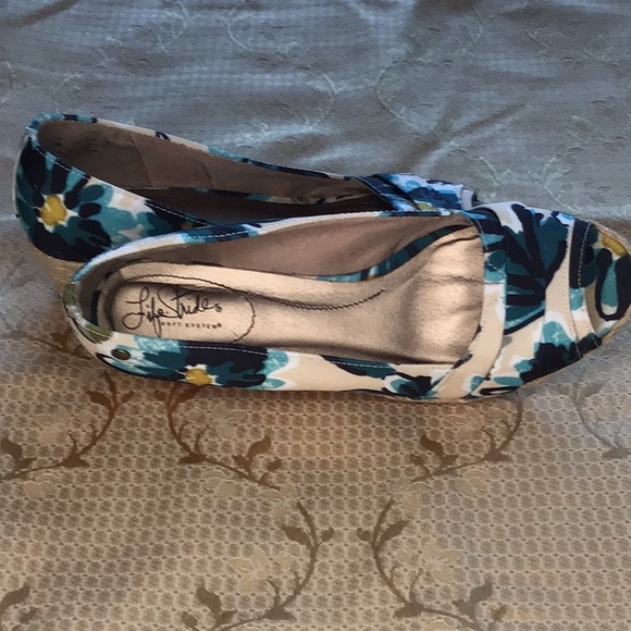 Lifestride Blue Floral Wedge Shoe Size 9 - Picture 5 of 6